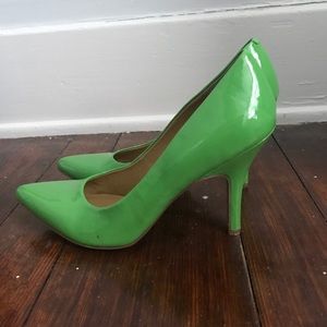 Nine West ELECTRIC green heels